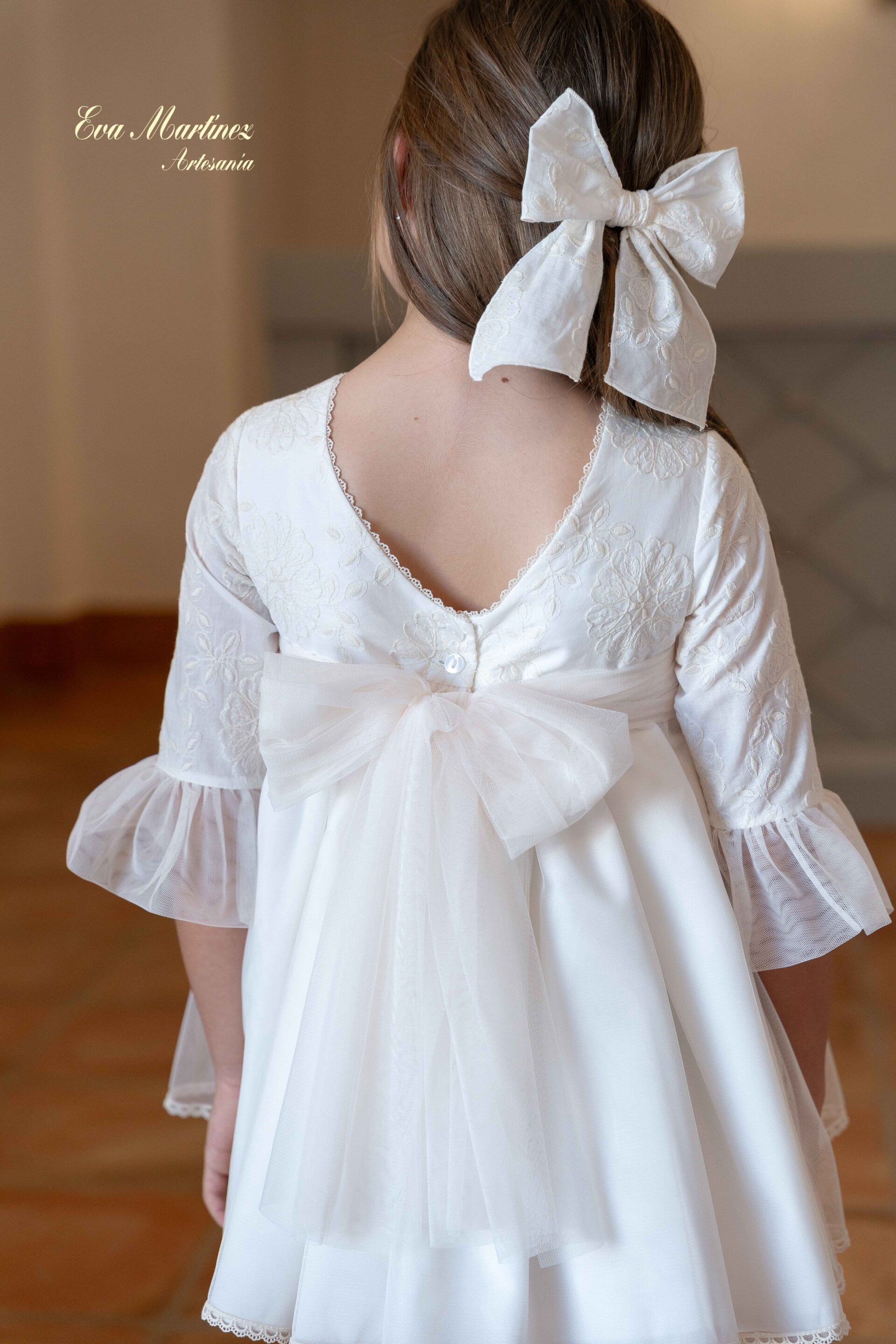 Eva Martinez, Vestido de Ceremonia y Arras niña Colección Micaela - Imagen 2
